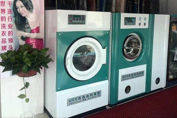 请问干洗店的设备在哪里买好会教一下干洗技术