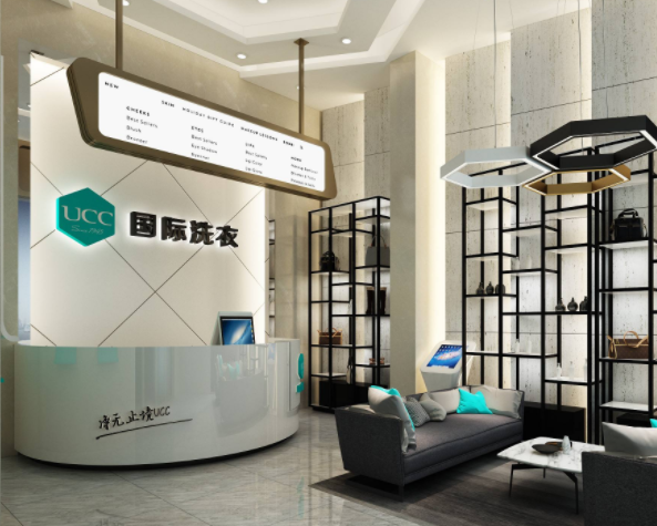 请问一家小的干洗店投资成本是多少？一年赚多少