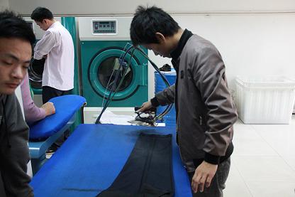 草根一族的创业辉煌，UCC国际洗衣加盟商在培训中
