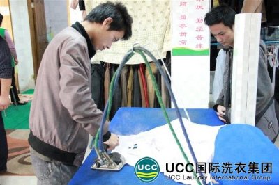 UCC干洗旗下加盟商在总部学习技术