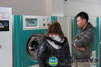 UCC干洗店加盟商在选购干洗机设备