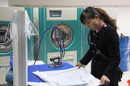 加盟商参与UCC国际洗衣总部培训中