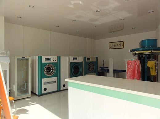 UCC国际洗衣加盟商干洗店设备操作室