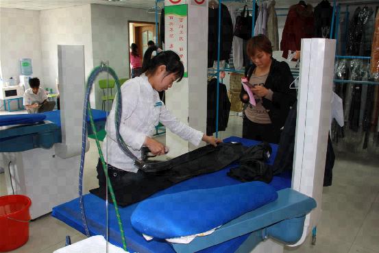 UCC国际洗衣加盟商进行技术培训