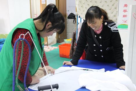 UCC国际洗衣总部安排的技术培训课程，加盟商在学习中
