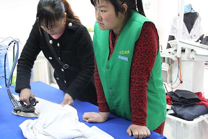 UCC品牌加盟商与指导员一对一技术培训中