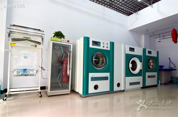 在哪买衣服干洗机  最新的干洗店设备