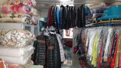 在学校附近开干洗店赚钱吗
